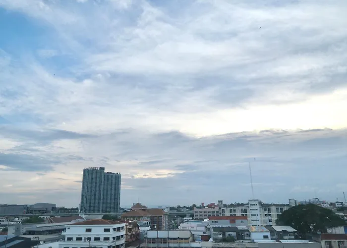 โรงแรมบุษราคัม