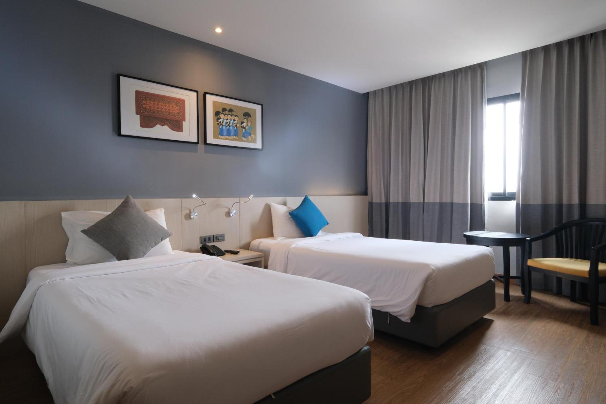 โรงแรม โรงแรมบุษราคัม 4*