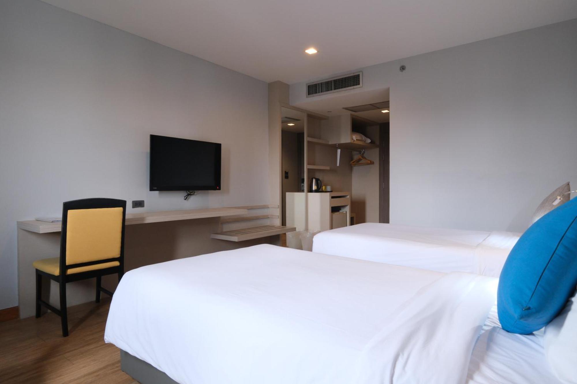 โรงแรมบุษราคัม 4*