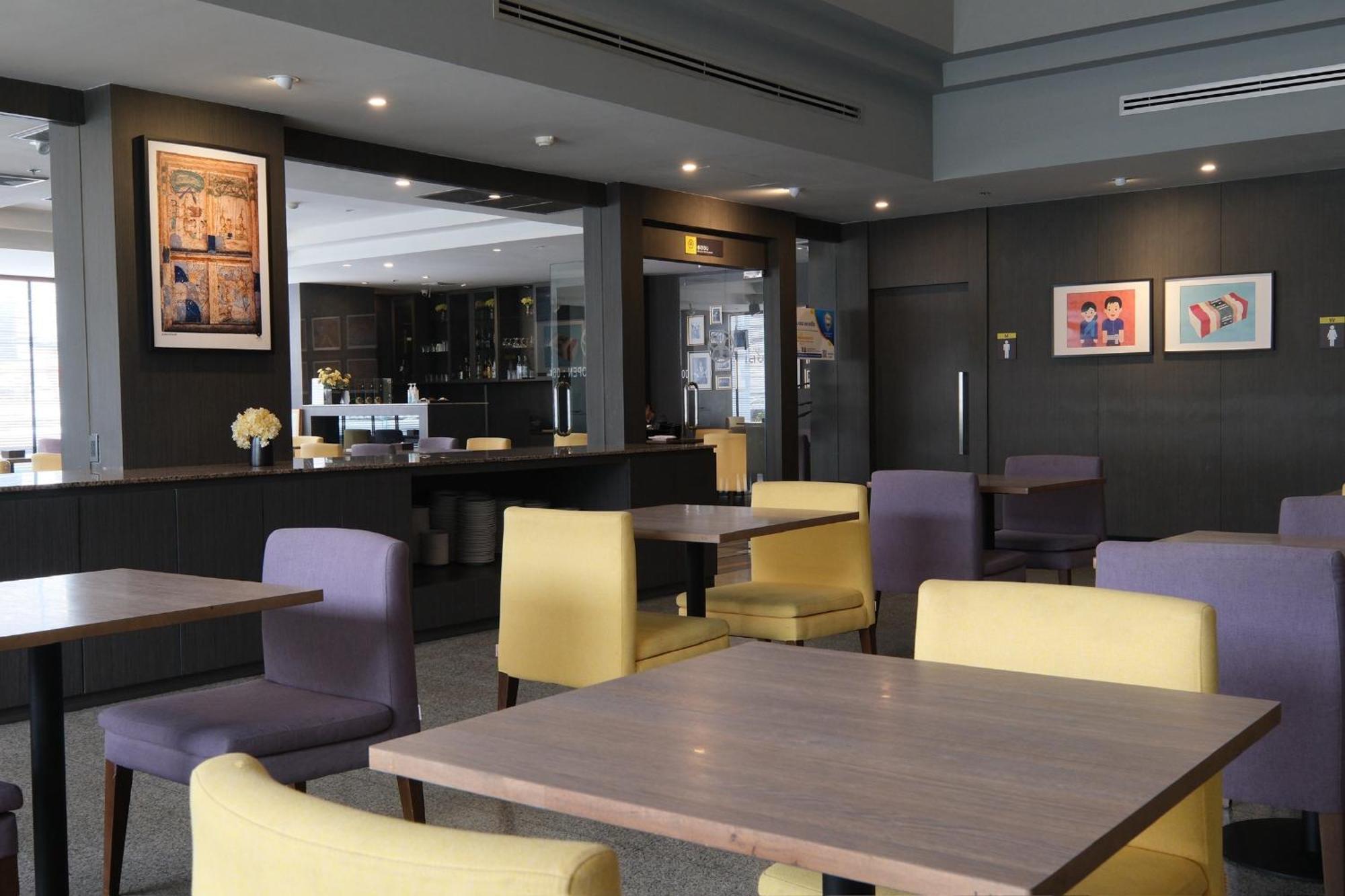 โรงแรมบุษราคัม โรงแรม 4*